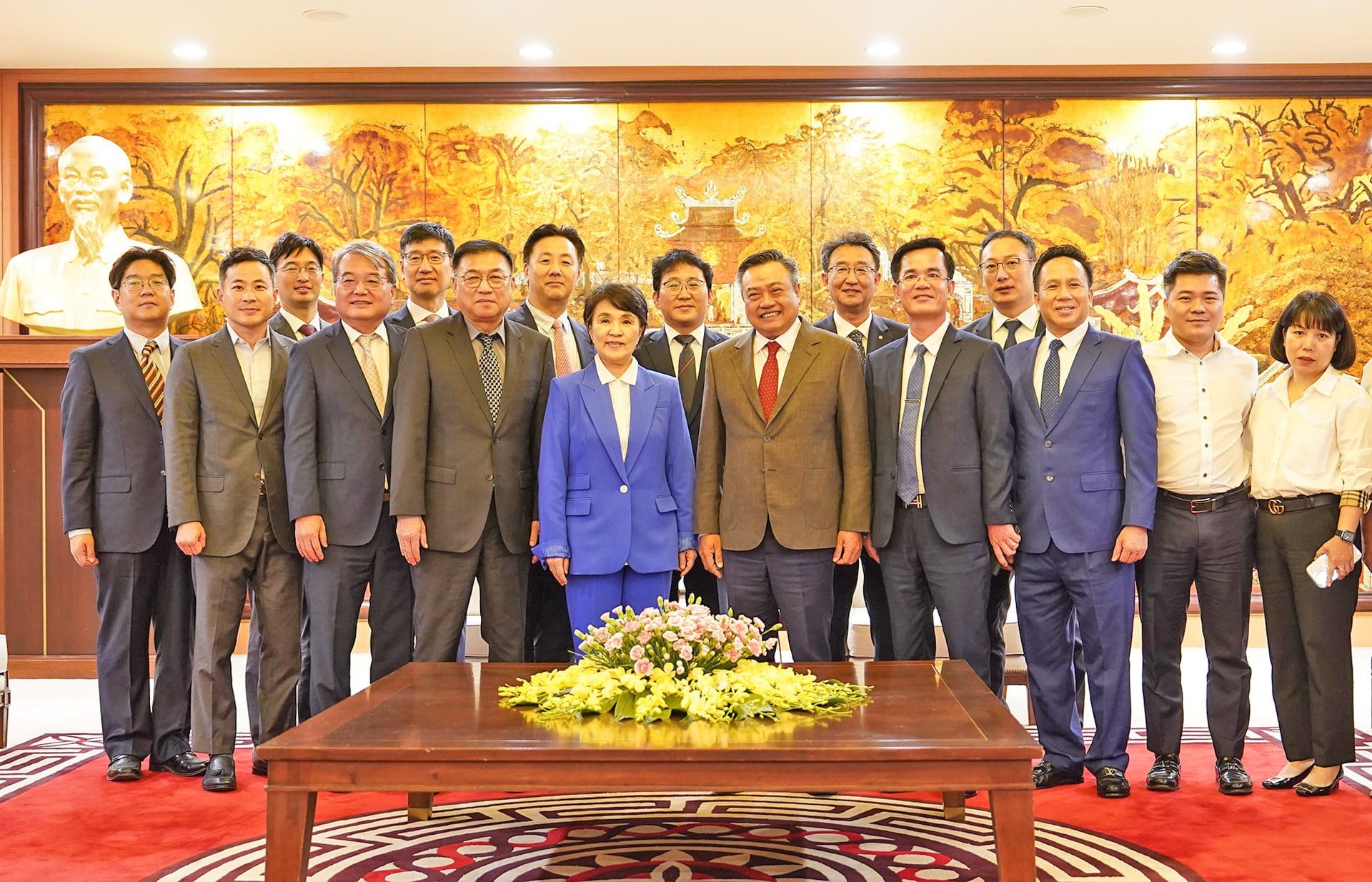 chu-tich-ubnd-thanh-pho-ha-noi-tran-sy-thanh-va-dai-bieu-doan-cac-doanh-nghiep-han-quoc-tai-buoi-tiep.-anh-hoang-linh.jpg