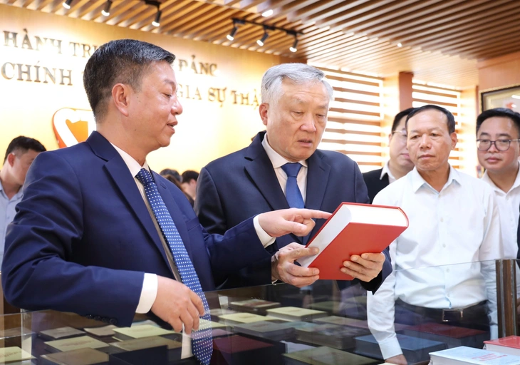 Phó thủ tướng Nguyễn Hòa Bình dự ra mắt tủ sách điện tử Chủ tịch Hồ Chí Minh - Ảnh 1.