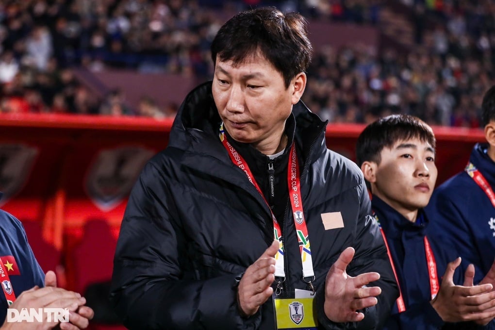 Báo Hàn Quốc lo lắng cho tuyển Việt Nam vì phải gánh đội khi gặp Man Utd - 2