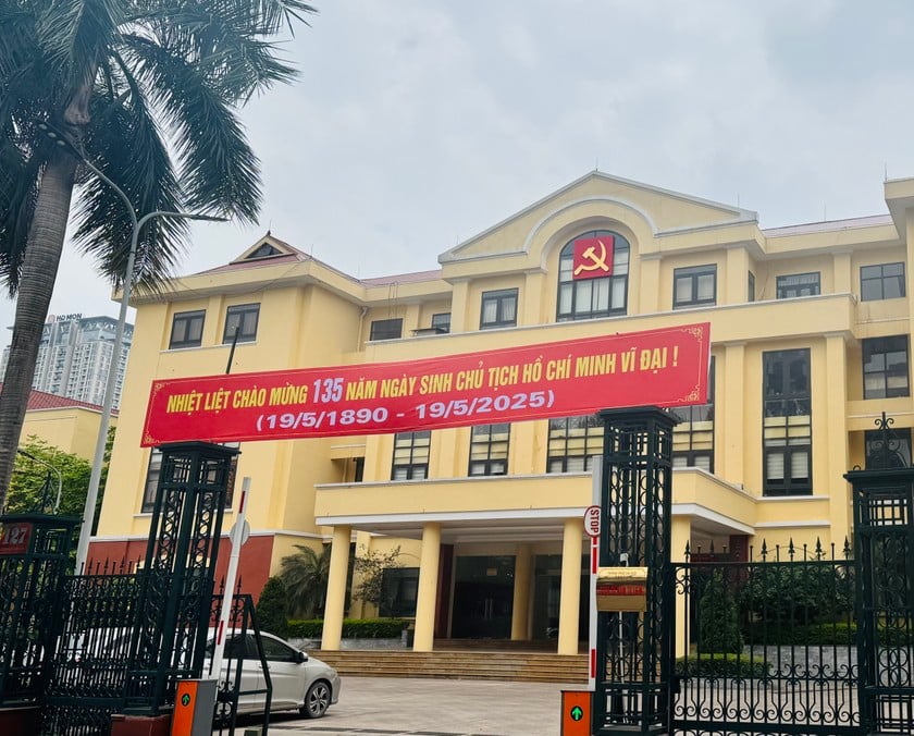 Đất nước phát triển, Nhân dân có cuộc sống ngày càng ấm no, hạnh phúc đã chứng tỏ, tư tưởng, sự nghiệp, đạo đức và phong cách của Chủ tịch Hồ Chí Minh là tài sản vô giá, là ngọn đuốc soi đường cho dân tộc ta vững bước đi tới tương lai. Đất nước phát triển, Nhân dân có cuộc sống ngày càng ấm no, hạnh phúc đã chứng tỏ, tư tưởng, sự nghiệp, đạo đức và phong cách của Chủ tịch Hồ Chí Minh là tài sản vô giá, là ngọn đuốc soi đường cho dân tộc ta vững bước đi tới tương lai.