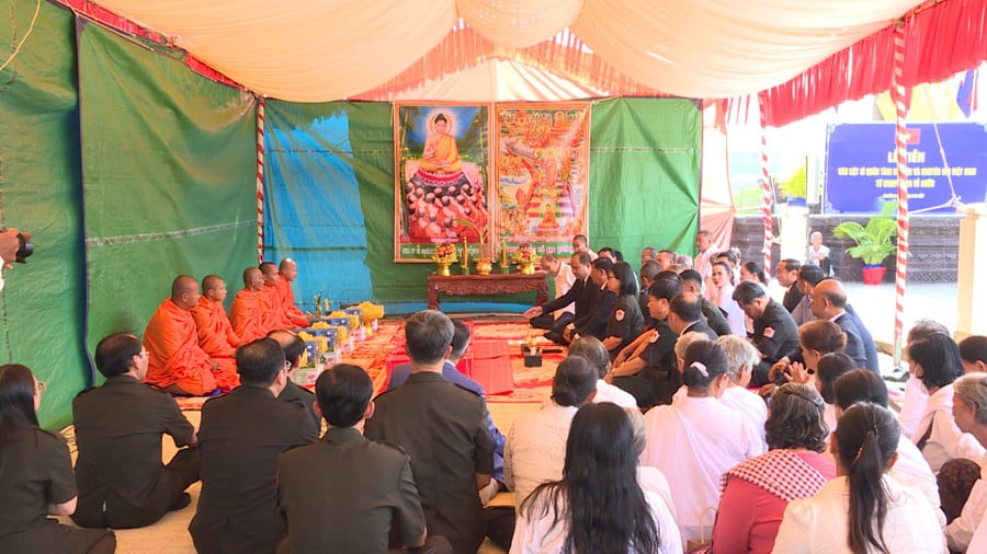 le-cau-sieu-cho-6-liet-sy-tai-tinh-preah-vihear.jpg