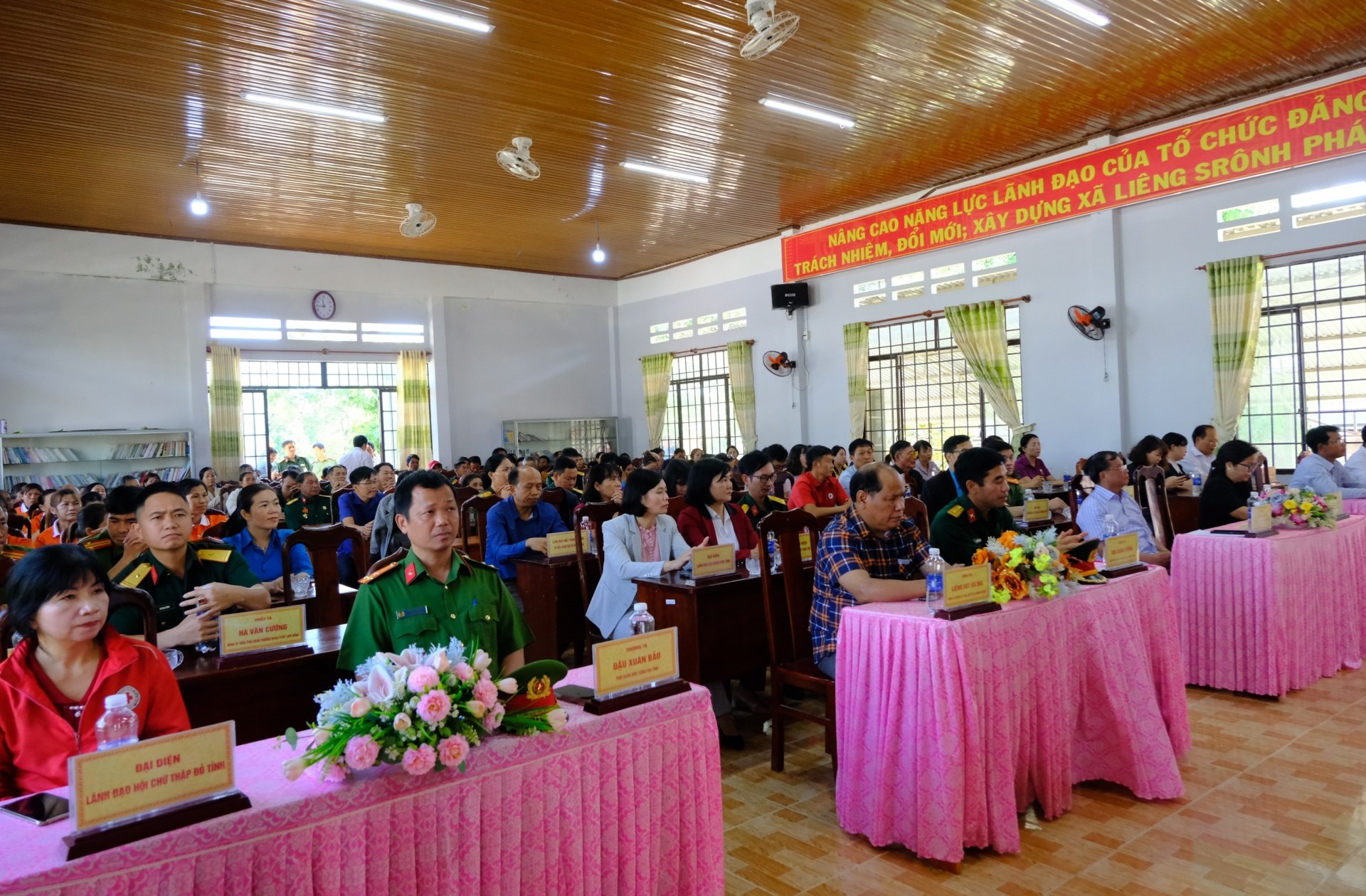 Các đại biểu tham dự lễ ra quân công tác dân vận tập trung năm 2025 tại xã Liêng Srônh, huyện Đam Rông