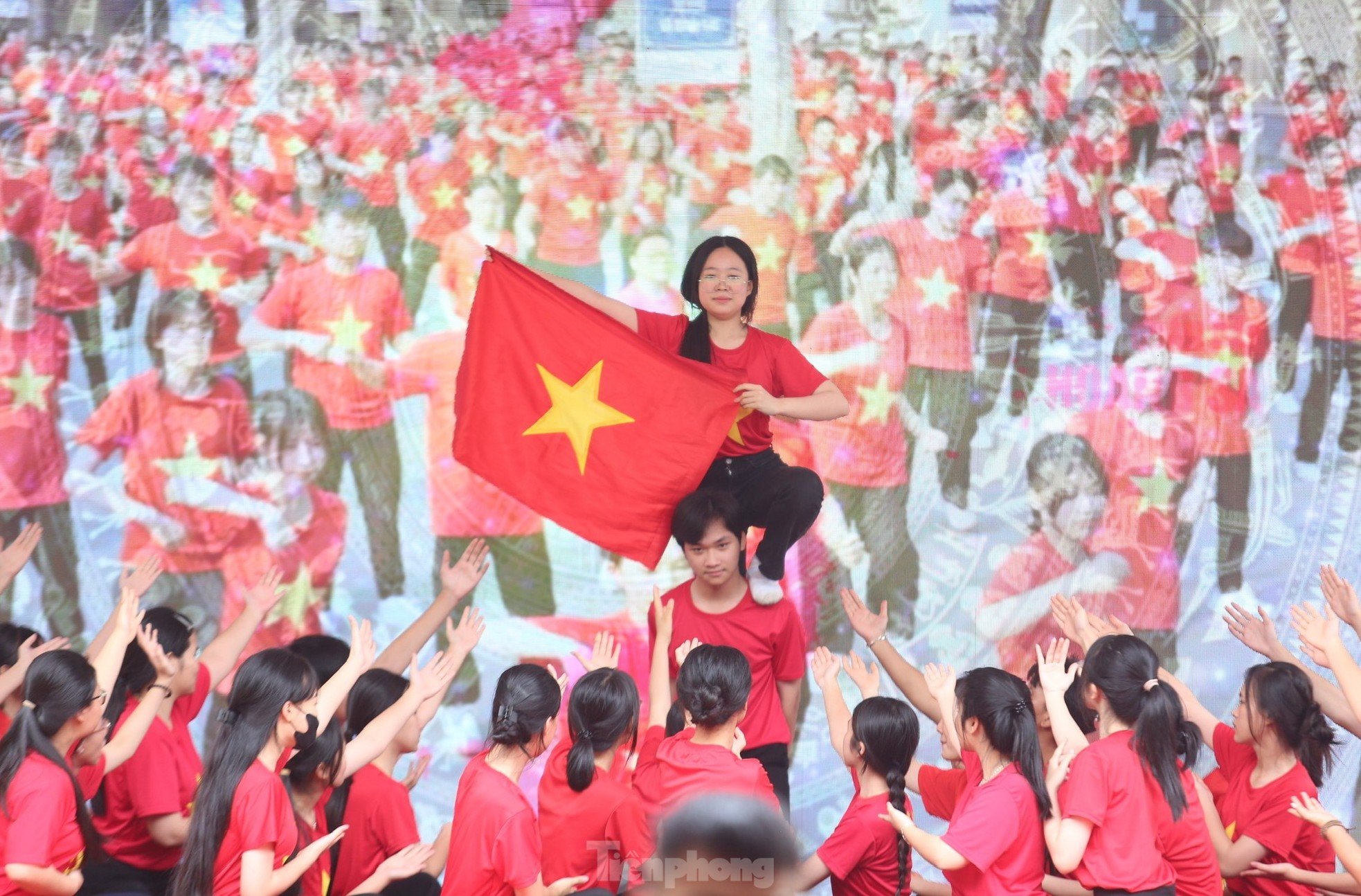 Hơn 1.000 giáo viên, học sinh chờ đón chương trình 'Nói không với thuốc lá điện tử' ảnh 11