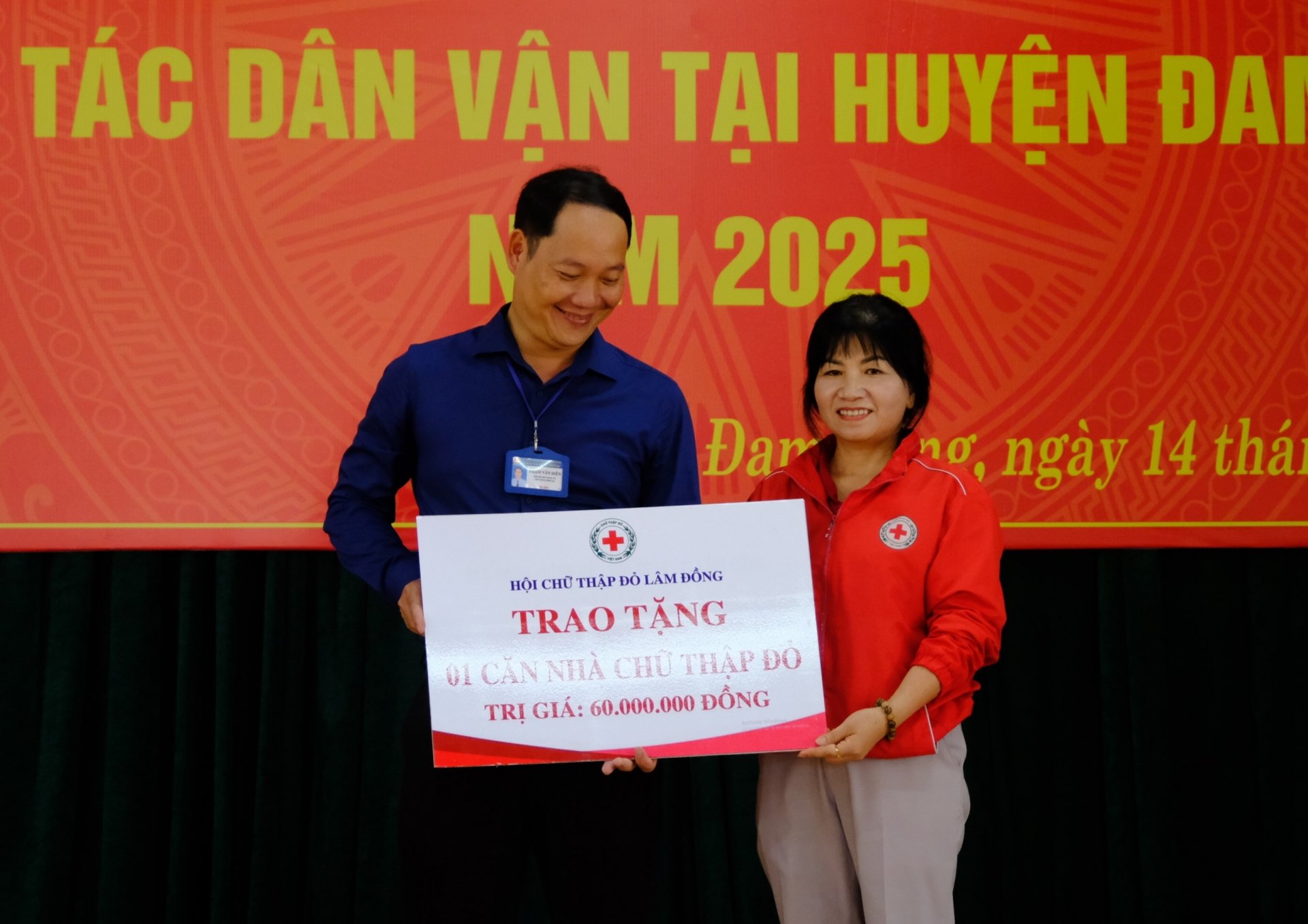 Hội Chữ thập đỏ tỉnh hỗ trợ xây dựng 1 căn nhà với số tiền 60 triệu đồng,