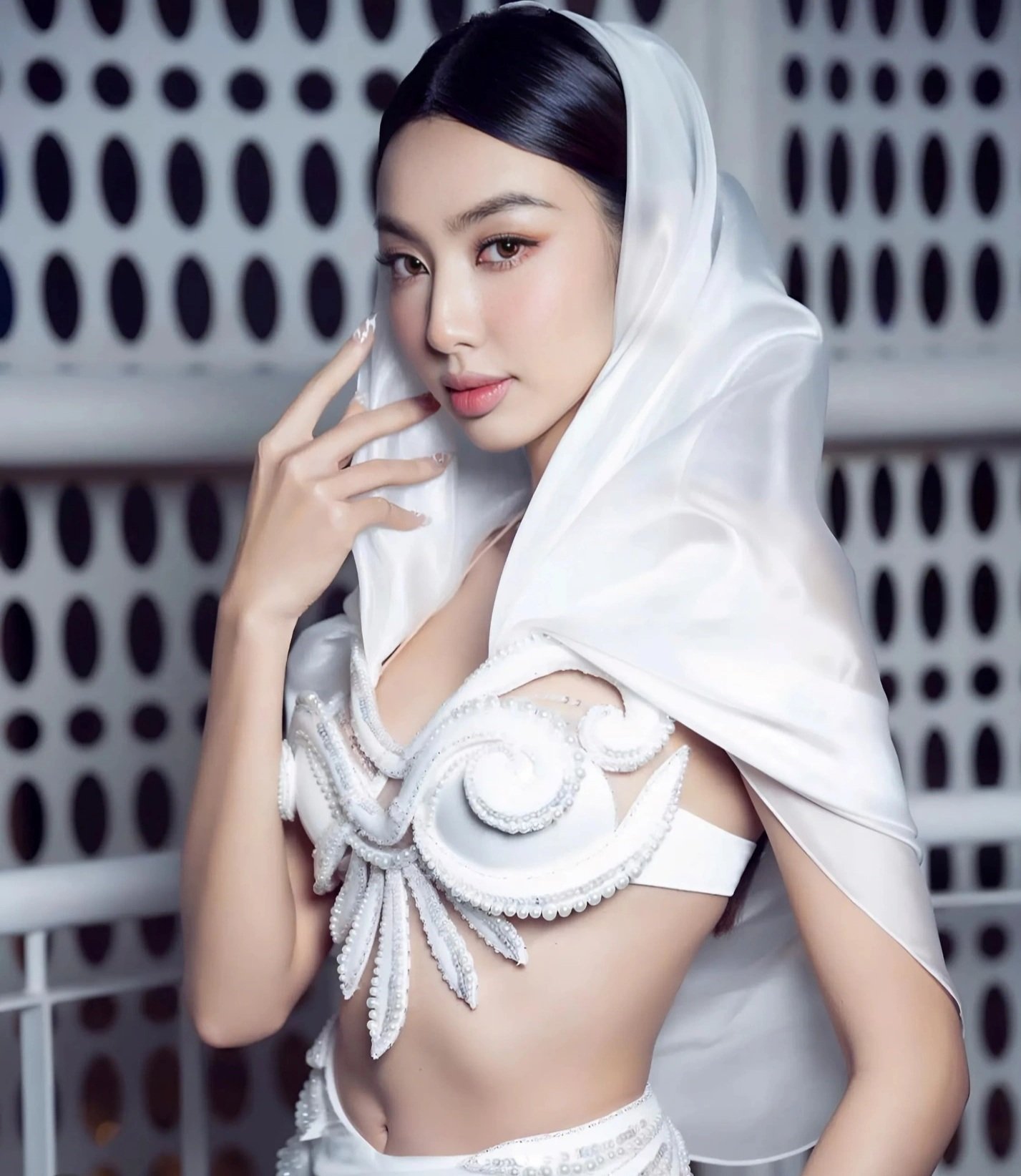 Hoa hậu Việt thành danh quốc tế: Thùy Tiên gặp sóng gió, HHen Niê viên mãn - 1