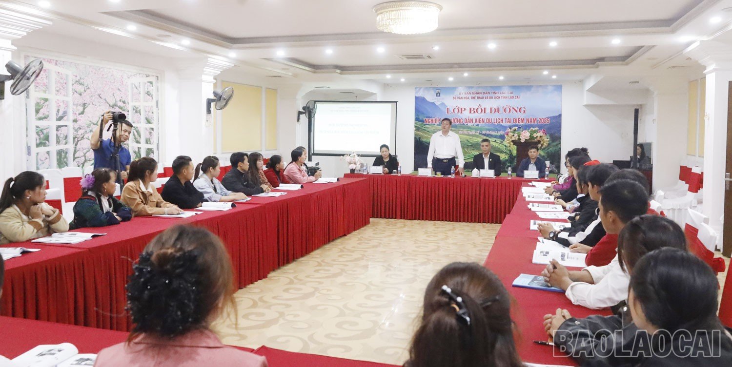 Lào Cai: Bồi dưỡng nghiệp vụ hướng dẫn viên tại điểm năm 2025 - Ảnh 1.