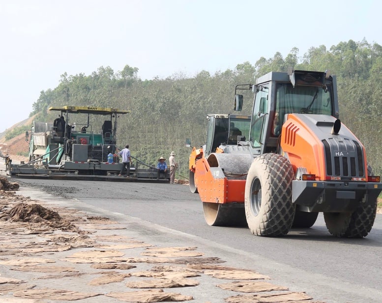 Huy động nhân lực, đẩy nhanh thi công dự án cao tốc qua tỉnh Quảng Bình- Ảnh 1.