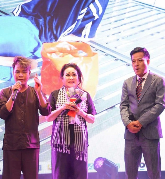 Ca sĩ Ân Thiên Vỹ trao 386 phần quà từ thiện lan tỏa yêu thương đến người già neo đơn - Ảnh 1.