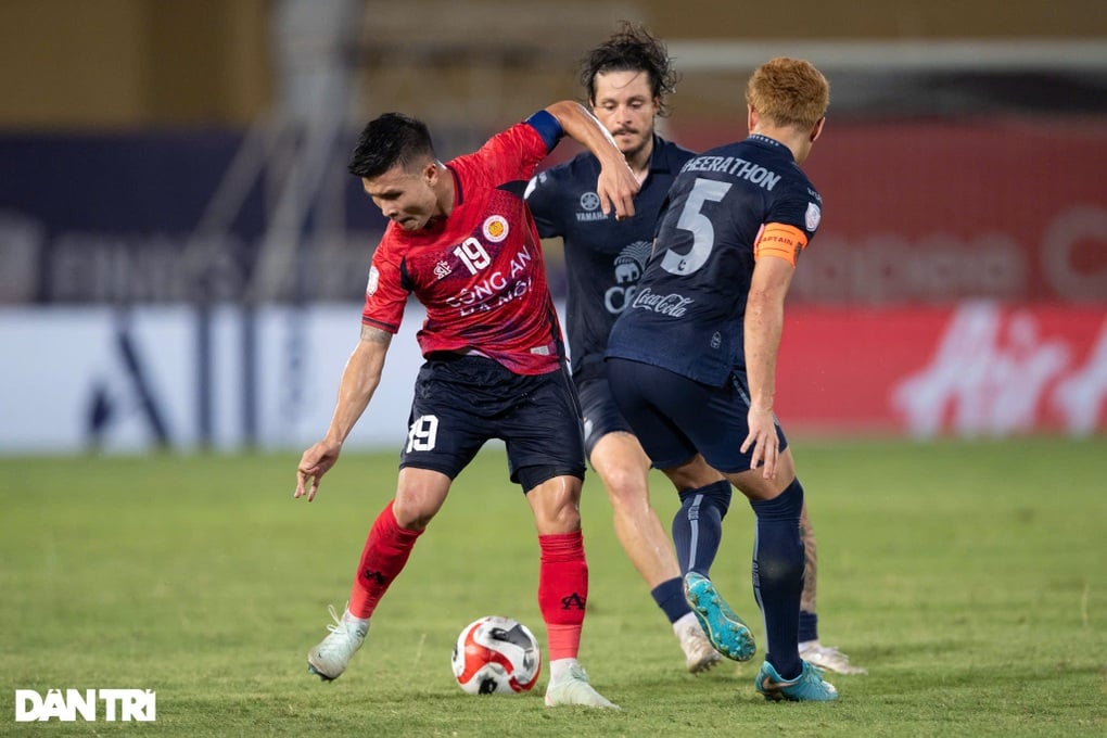 HLV Buriram United lý giải việc đưa Theerathon rời sân sớm - 2