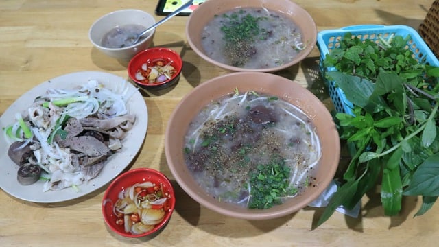 Cháo lòng Việt Nam trong danh sách món cháo ngon nhất châu Á - Ảnh 1.