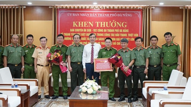 Công an TP.Đà Nẵng bắt vụ sản xuất sách giáo khoa giả trị giá 12 tỉ đồng- Ảnh 1.