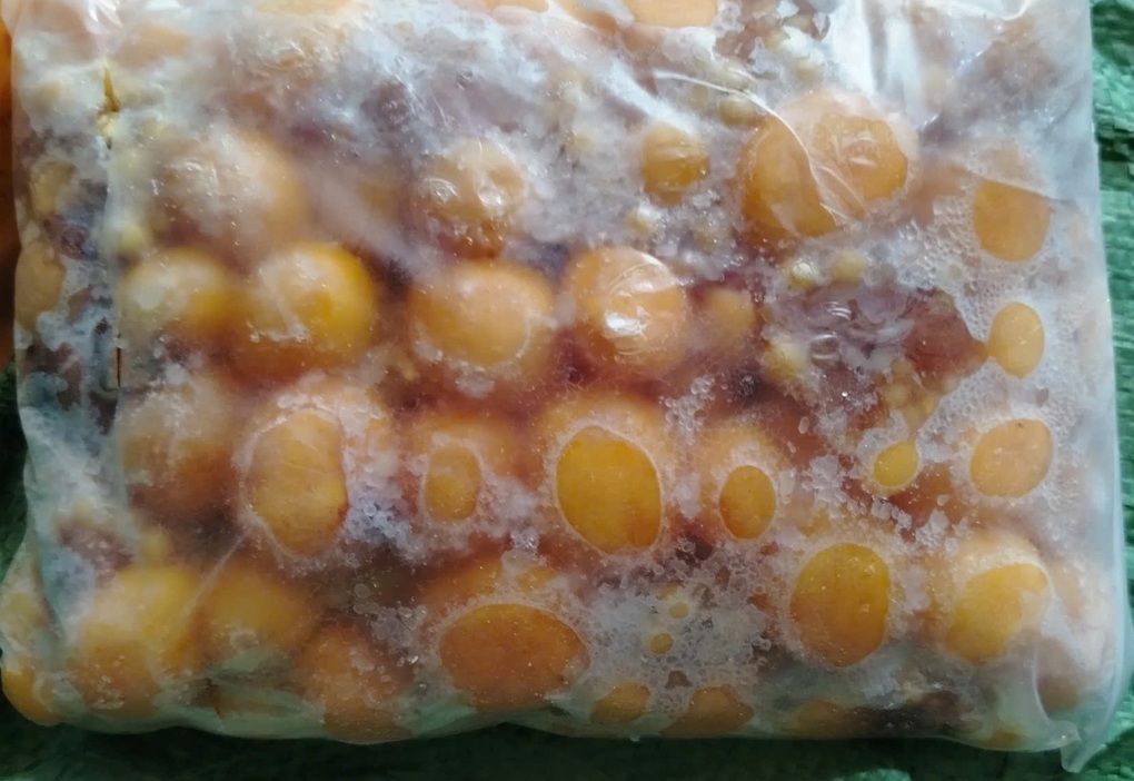 Se encontró casi una tonelada de huevos crudos flotando y casi se filtran en el mercado - 1