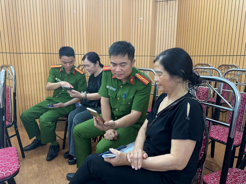 ប្រជាជនចូលរួមយ៉ាងសកម្មក្នុងការរួមវិភាគទានលើសេចក្តីព្រាងវិសោធនកម្ម និងបន្ថែមលើមាត្រាមួយចំនួននៃរដ្ឋធម្មនុញ្ញឆ្នាំ 2013 -0