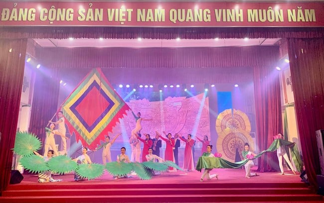 Nhiều địa phương sẵn sàng tham gia Hội diễn Nghệ thuật quần chúng “Tiếng hát Làng Sen” năm 2025 - Ảnh 1.