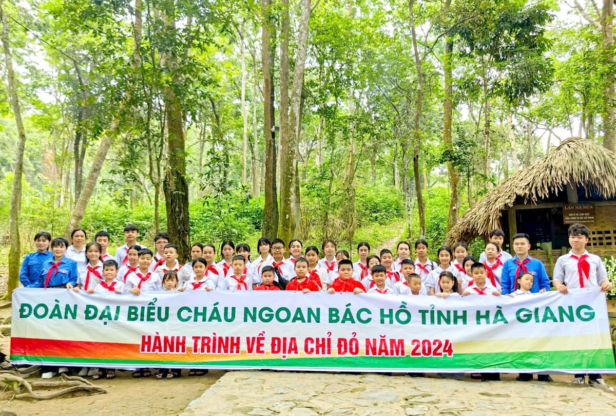 Hội đồng Đội tỉnh tổ chức Chương trình Hành trình về địa chỉ đỏ cho đại biểu Cháu ngoan Bác Hồ.