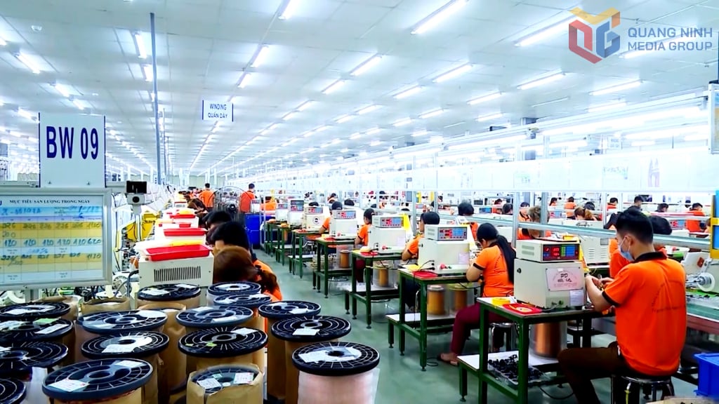 Lao động làm việc tại Cụm công nghiệp Cẩm Thịnh (TP Cẩm Phả). Ảnh: Mạnh Trường