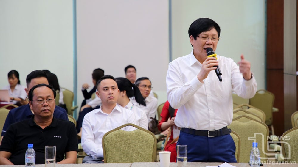Ông Hồ Quang Lợi, nguyên Phó Chủ tịch Thường trực Hội Nhà báo Việt Nam, phát biểu tham luận tại Hội thảo.