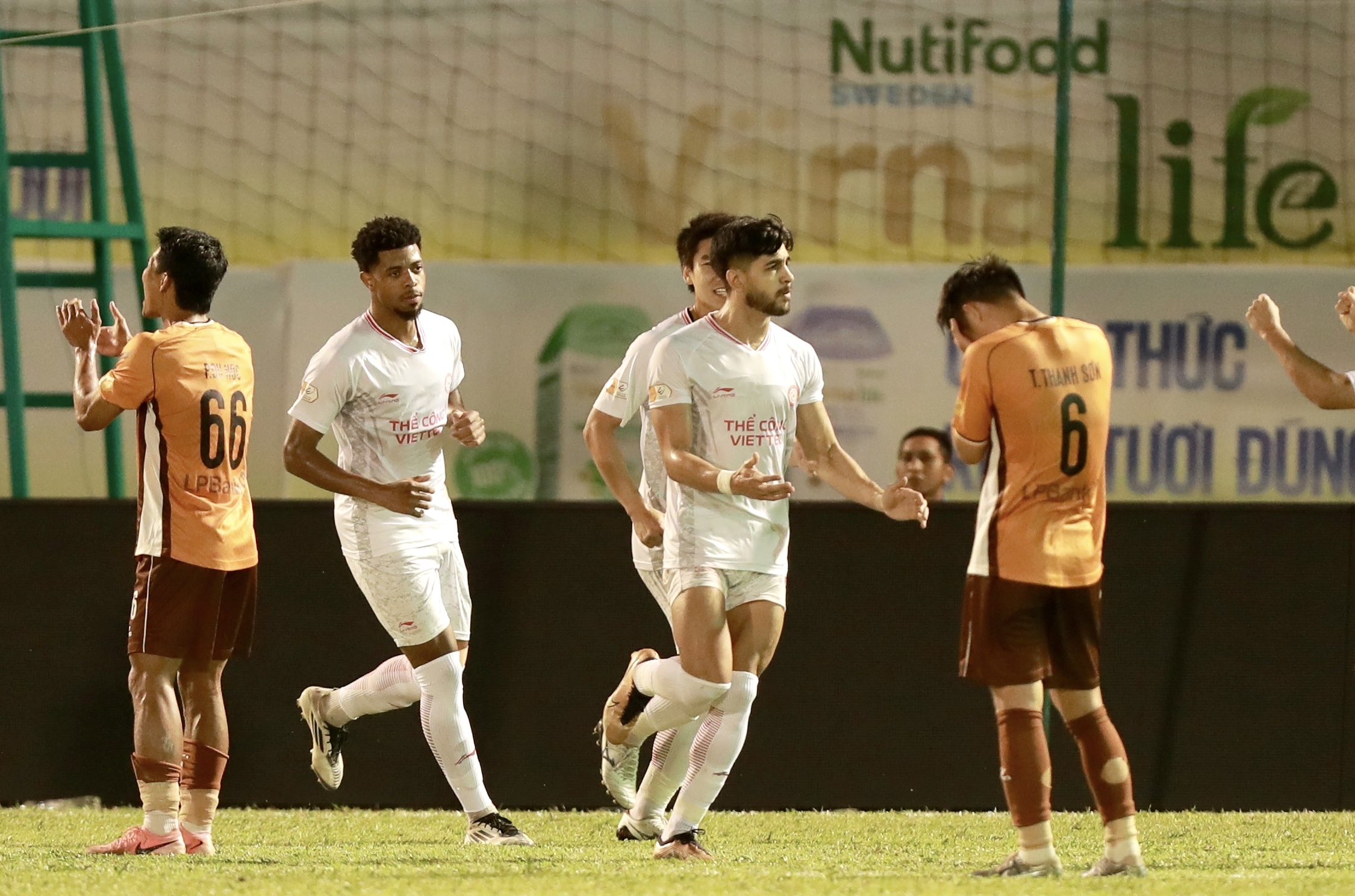 Thua đáng tiếc HAGL: Thể Công Viettel và HLV Popov vẫn thách thức cả V-League mùa tới- Ảnh 4.