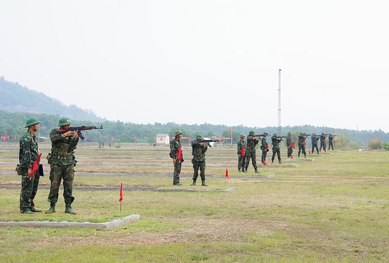 Deputy Commander of Military Region 4 inspects the practice of 