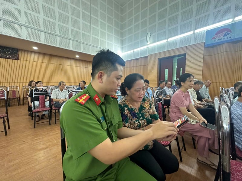 ប្រជាជនចូលរួមយ៉ាងសកម្មក្នុងការរួមវិភាគទានលើសេចក្តីព្រាងវិសោធនកម្ម និងបន្ថែមលើមាត្រាមួយចំនួននៃរដ្ឋធម្មនុញ្ញឆ្នាំ 2013 -0