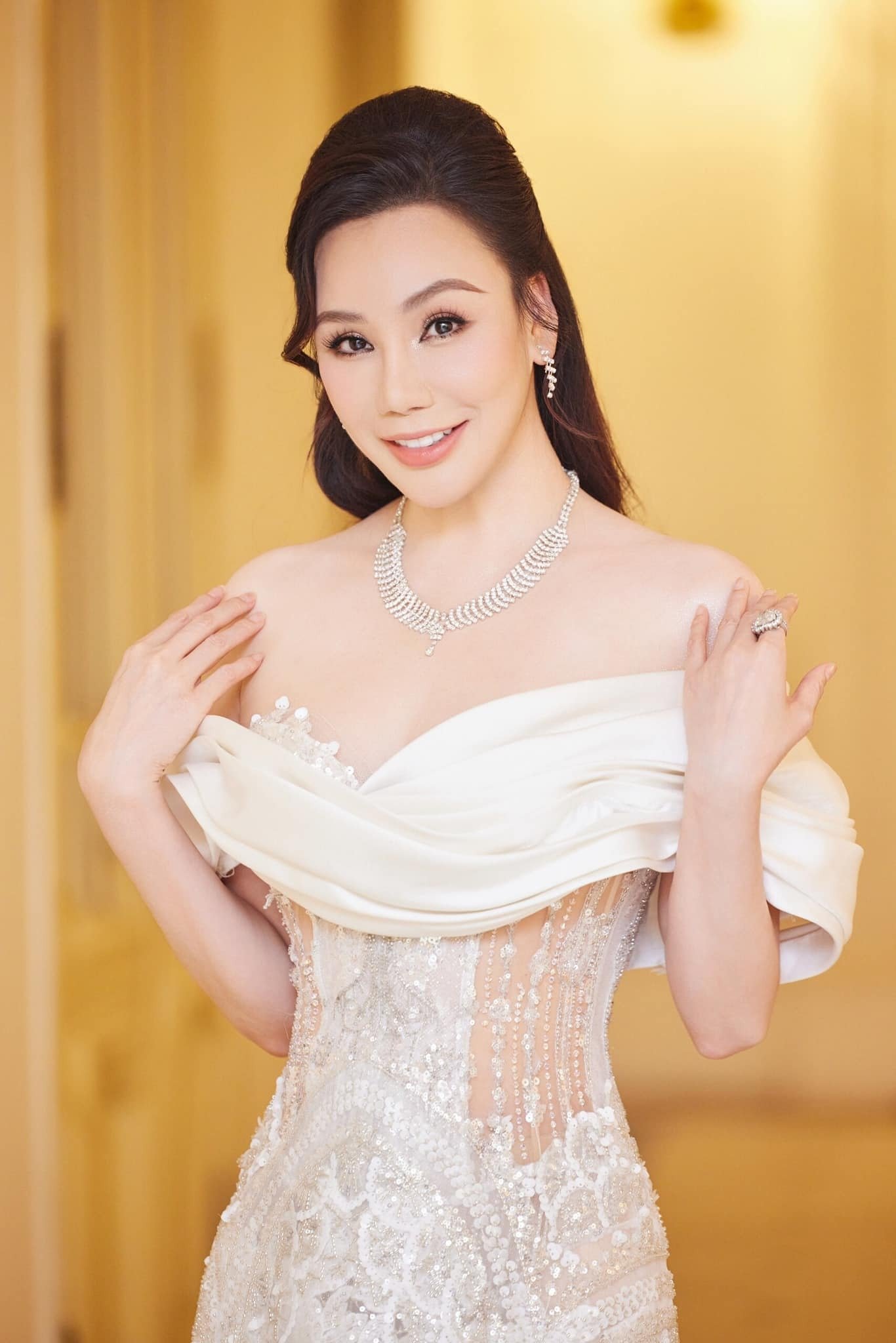 Hồ Quỳnh Hương tìm được nửa kia ở tuổi 45.