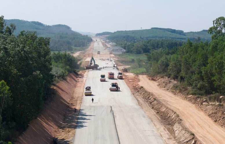 Tăng mũi thi công tuyến cao tốc Quảng Ngãi - Hoài Nhơn- Ảnh 1.