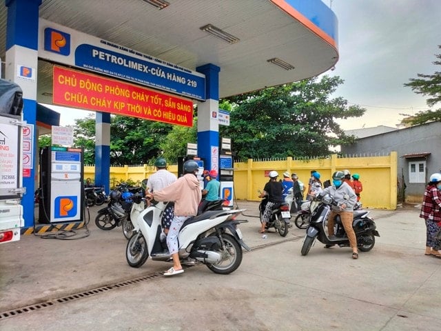 Giá xăng dầu hôm nay 15/5/2025: Dầu WTI và Brent giảm mạnh
