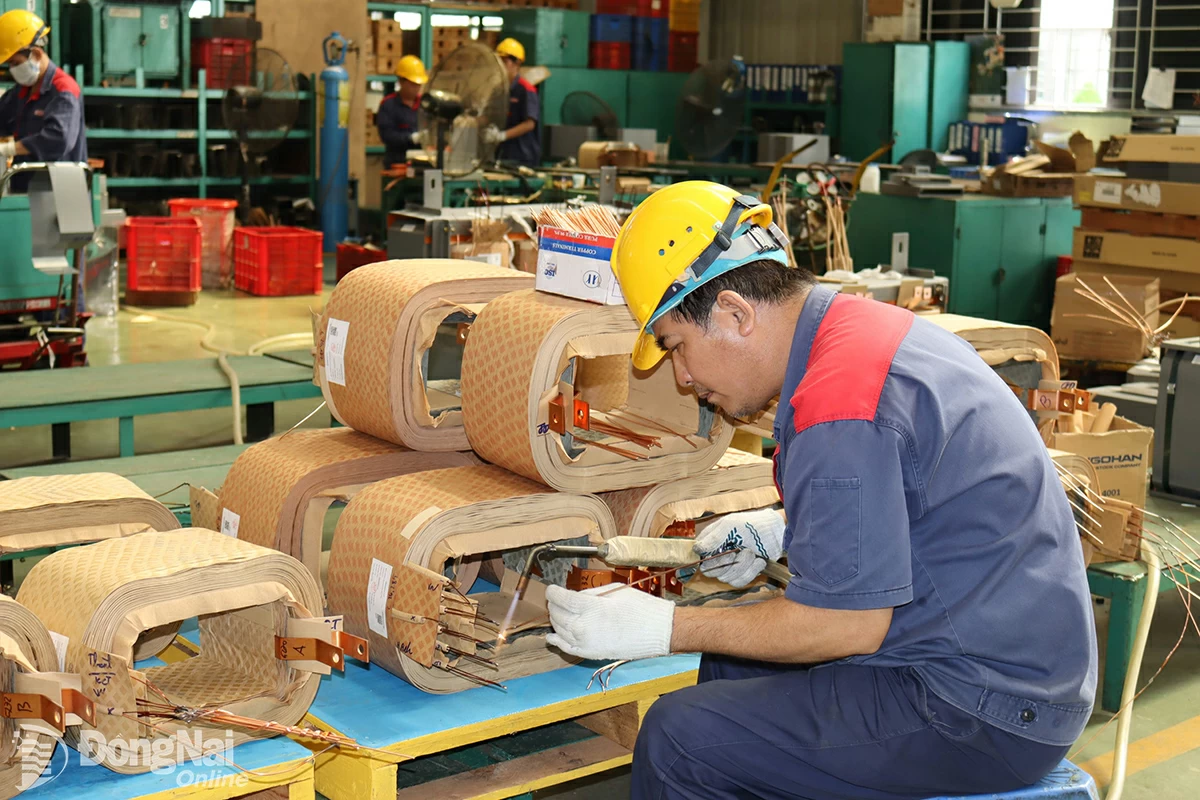 Sản xuất tại Công ty CP Thiết Bị Điện sau khi di dời đến Khu công nghiệp Long Đức, huyện Long Thành.