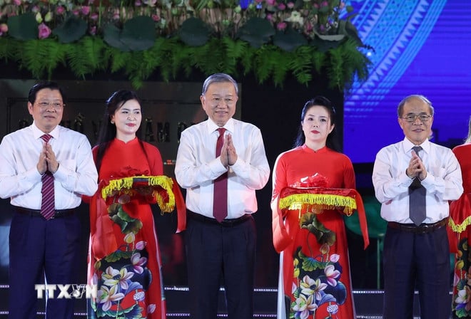 ttxvn-tong-bi-thu-le-hoi-lang-sen-1.jpg