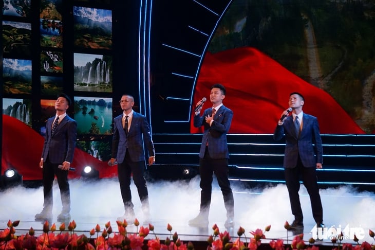 Cee Jay và Charlie Winston hát ‘Bài ca Hồ Chí Minh’ mừng sinh nhật Bác - Ảnh 6.