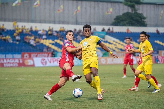 Thời điểm "nhạy cảm" tại V-League 2024-2025 - Ảnh 1.