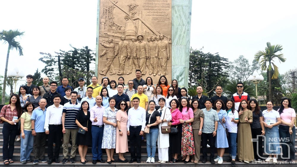 Du khách tham quan Khu di tích lịch sử địa điểm lưu niệm Chủ tịch Hồ Chí Minh 3 lần về thăm Khu Gang thép Thái Nguyên.