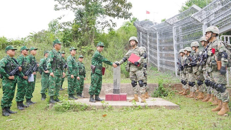 Bộ đội Biên phòng tỉnh Điện Biên và Trung Quốc phối hợp tuần tra song phương ảnh 2