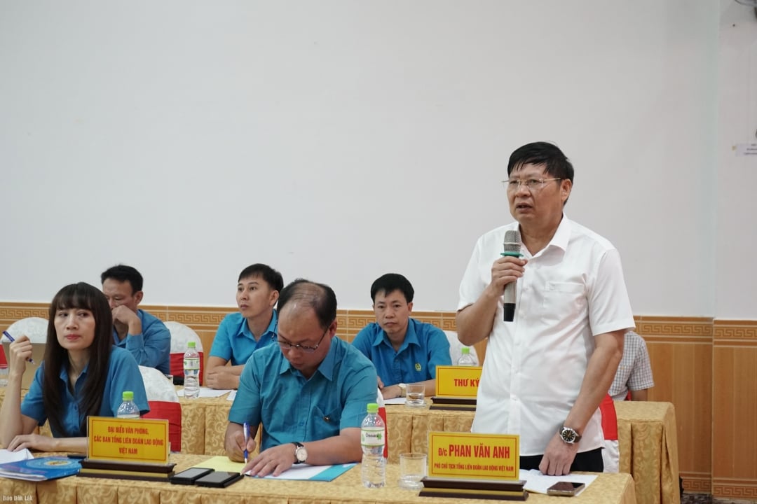 có Phó Chủ tịch Tổng LĐLĐ Việt Nam Phan Văn Anh phát biểu chỉ đạo tại hội nghị