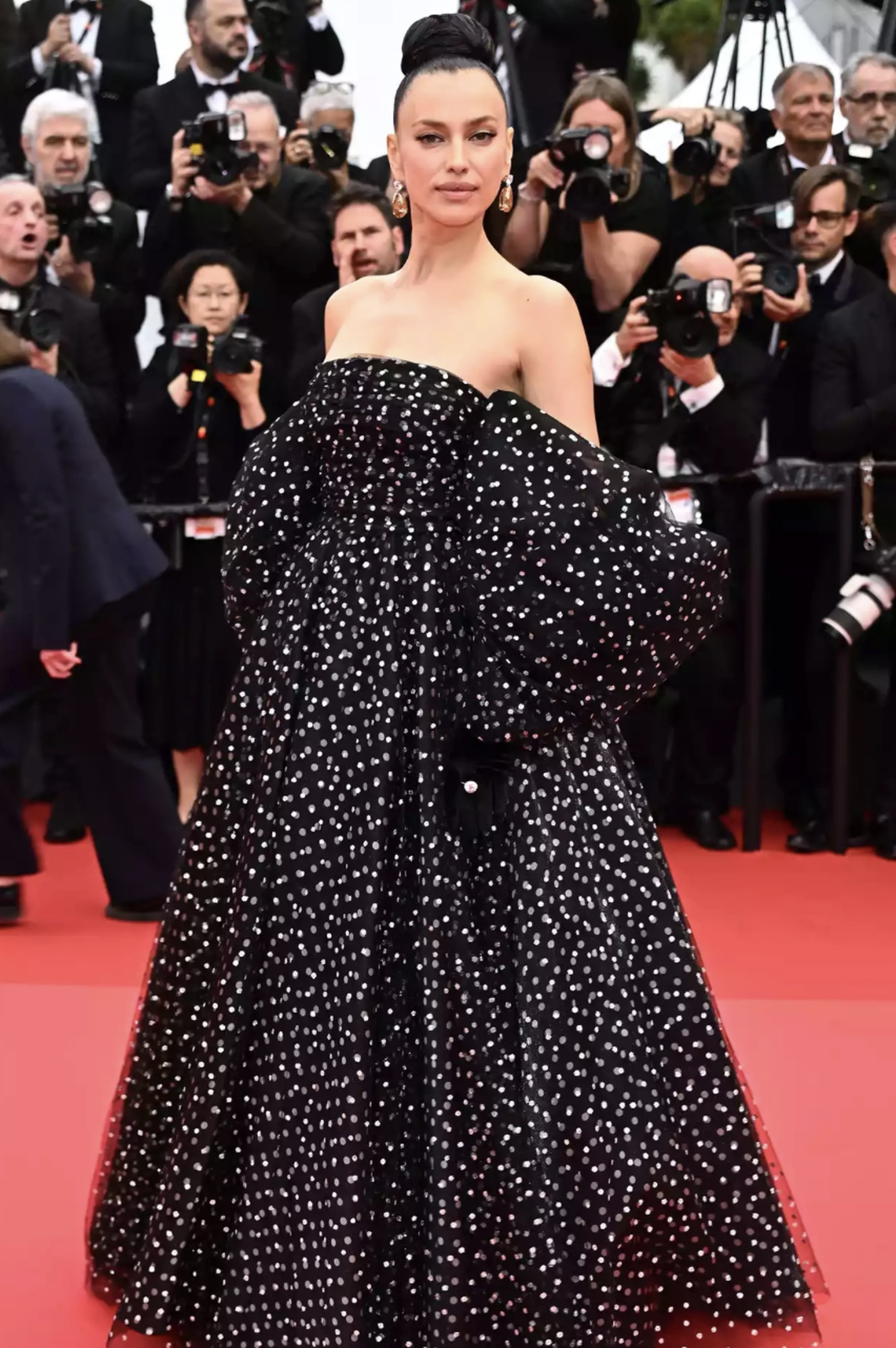 Nữ minh tinh Mỹ gây sốc tại thảm đỏ Cannes 2025, đứng đầu danh sách mặc xấu - 13