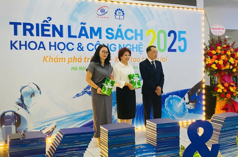 Triển lãm sách khoa học và công nghệ, "Khám phá tri thức-kiến tạo tương lai" ảnh 4