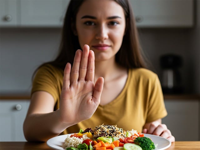 Cẩn trọng trào lưu trên mạng xã hội: Nhịn ăn chữa khỏi ung thư? - Ảnh 1.