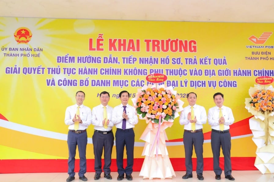 Thành phố Huế khai trương 9 điểm hướng dẫn, tiếp nhận hồ sơ, trả kết quả giải quyết thủ tục hành chính - Ảnh 3.