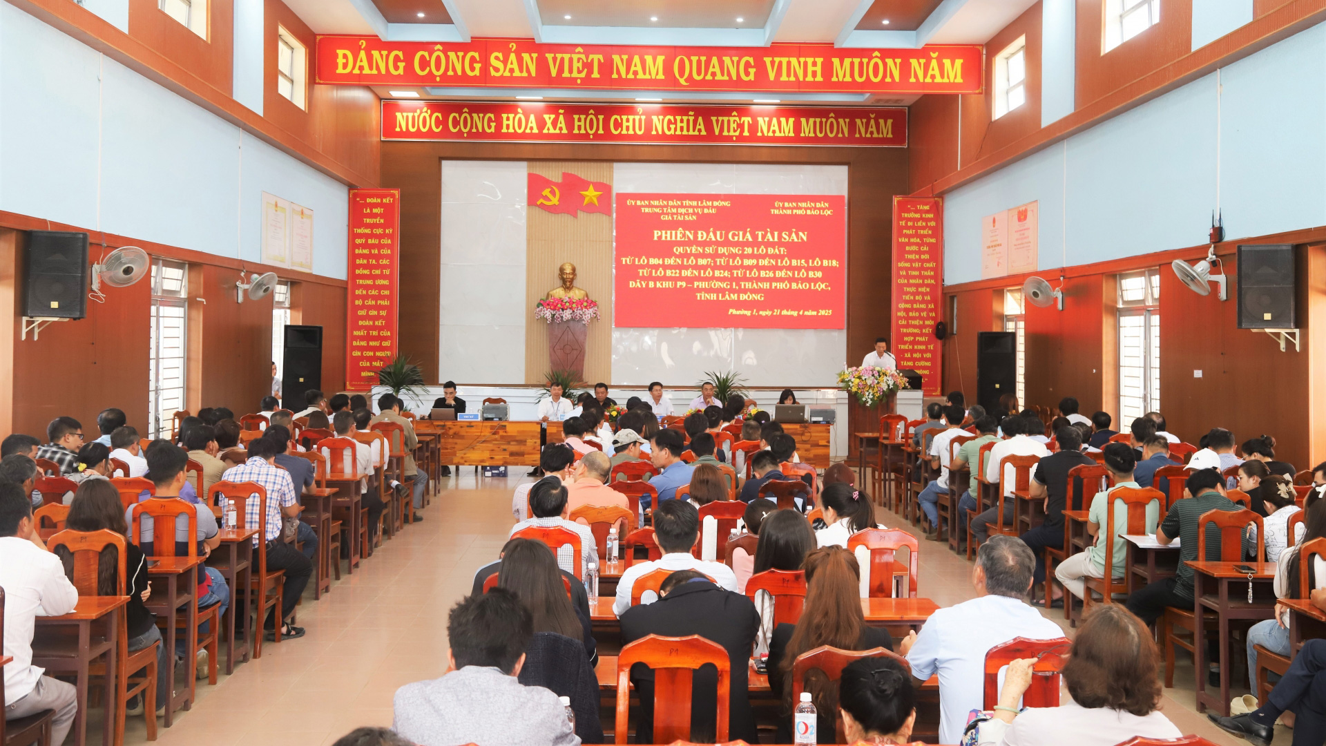 TP Bảo Lộc tổ chức các phiên đấu giá quyền sử dụng đất công khai thu hút đông đảo các cá nhân tham gia đấu giá