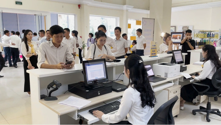 Thành phố Huế khai trương 9 điểm hướng dẫn, tiếp nhận hồ sơ, trả kết quả giải quyết thủ tục hành chính - Ảnh 5.