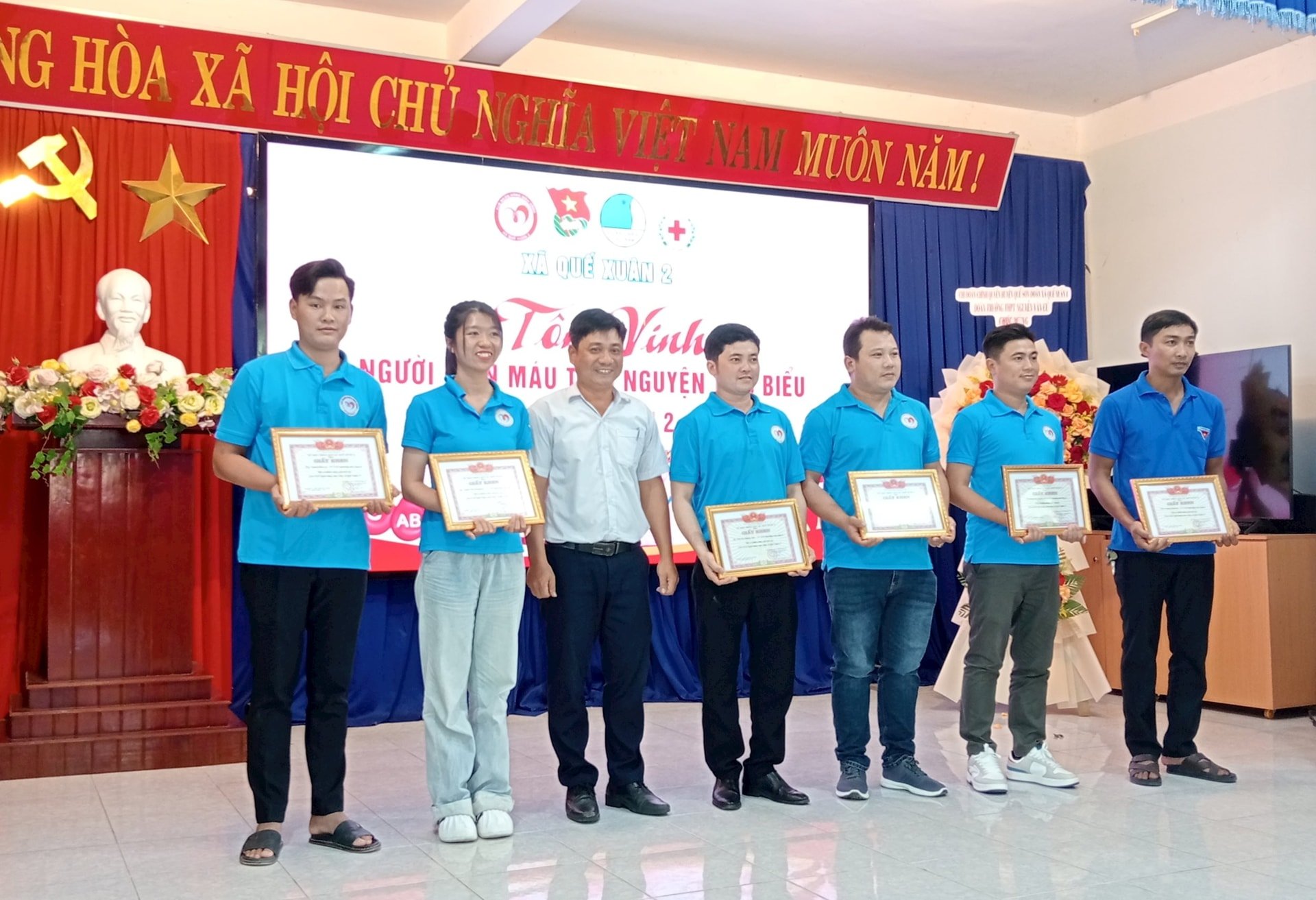 KHEN THUONG HIEN MAU QX2