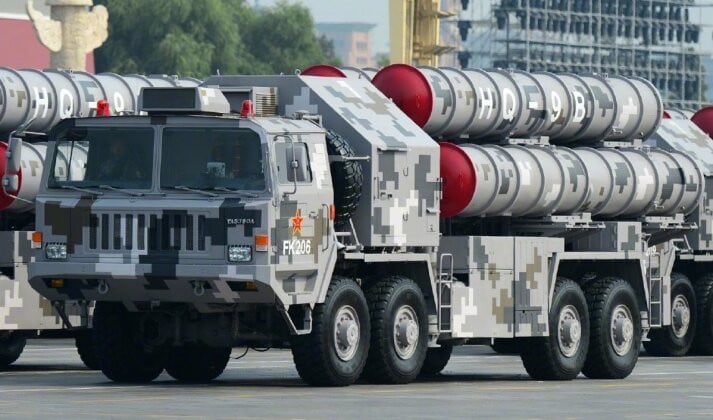 Thứ ba, duy trì xung đột ở mức thấp: Trung Quốc không muốn chiến tranh toàn diện nổ ra – điều có thể đe dọa lợi ích kinh tế như dự án Hành lang Kinh tế Trung Quốc - Pakistan (CPEC). Nhưng họ cũng hài lòng nếu Ấn Độ phải dàn trải lực lượng giữa hai mặt trận – Pakistan ở phía Tây và Trung Quốc ở phía Bắc và Đông.