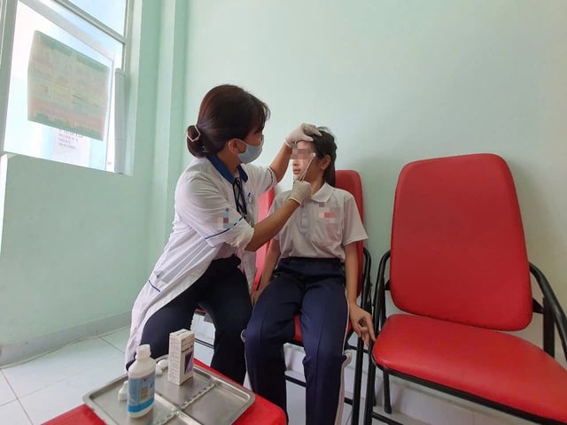 Tôi ý kiến: 'Phụ cấp nhân viên y tế trường học phải 30% trở lên' - Ảnh 2.