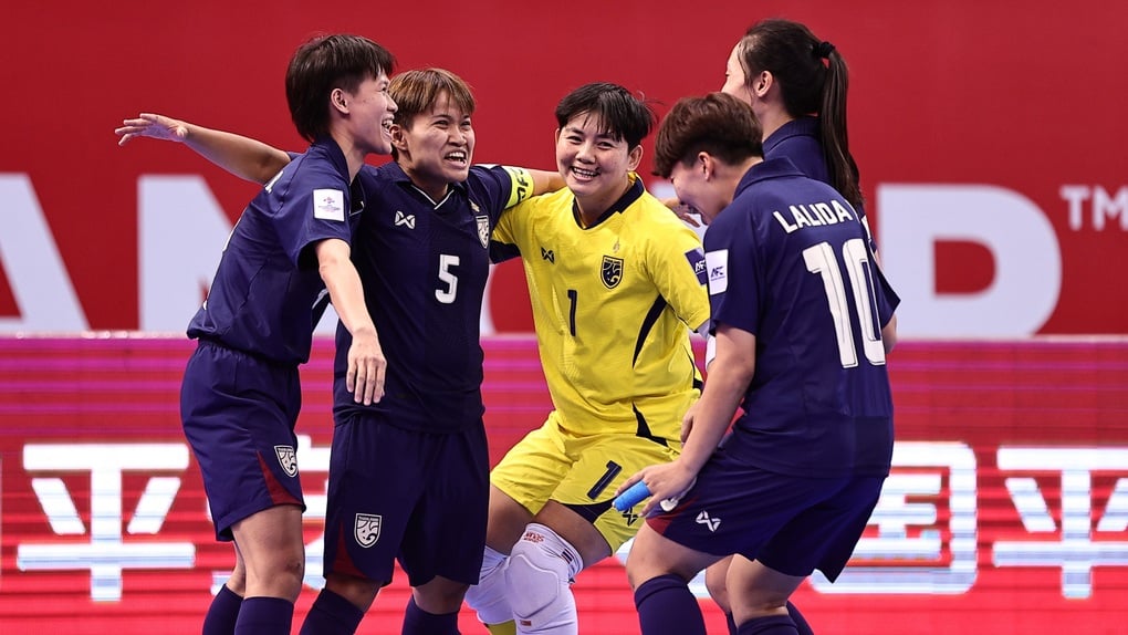 Phản ứng của Madam Pang khi đội nhà giành vé dự World Cup - 2
