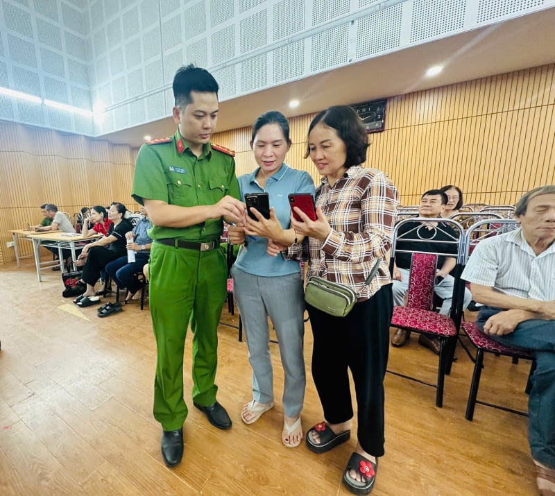 ប្រជាជនចូលរួមយ៉ាងសកម្មក្នុងការរួមវិភាគទានលើសេចក្តីព្រាងវិសោធនកម្ម និងបន្ថែមលើមាត្រាមួយចំនួននៃរដ្ឋធម្មនុញ្ញឆ្នាំ 2013 -0
