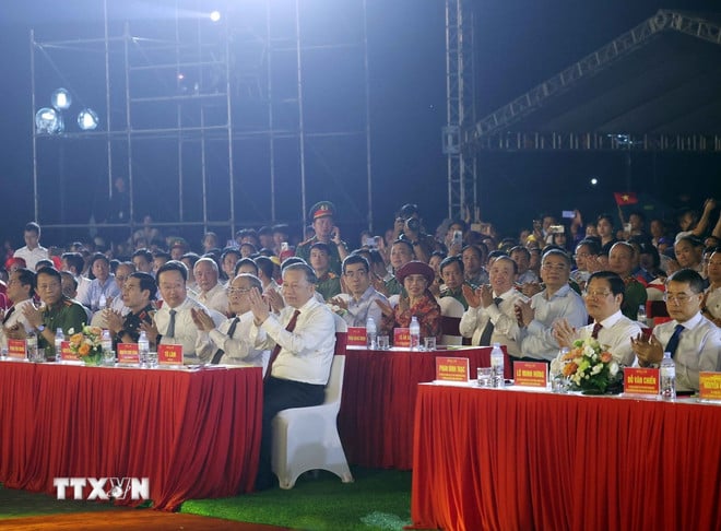 ttxvn-tong-bi-thu-le-hoi-lang-sen-4.jpg