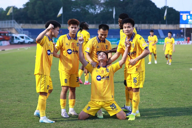 Sông Lam Nghệ An - Ảnh 1.