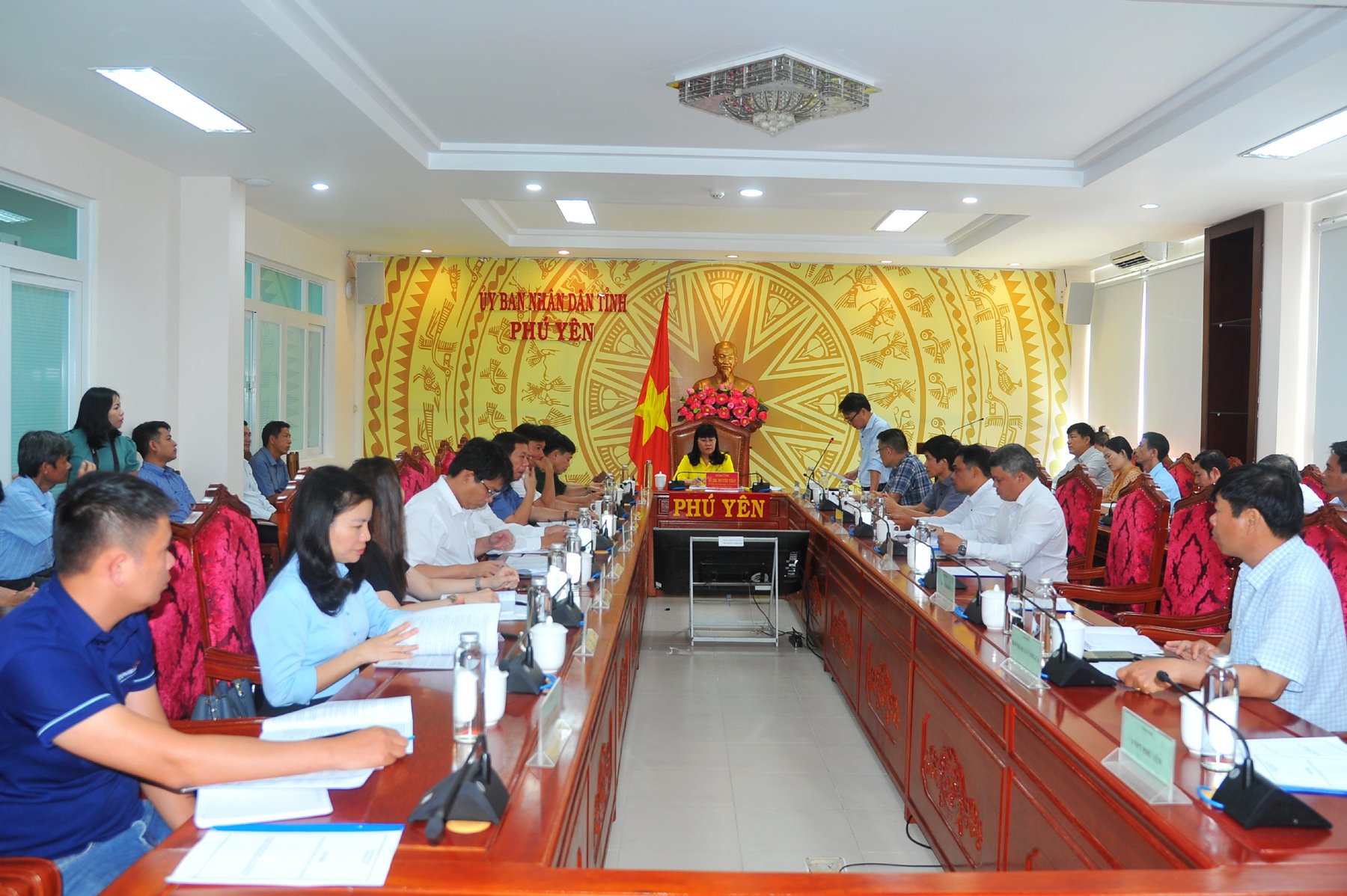 Các đại biểu tham gia cuộc họp. Ảnh: ANH NGỌC
