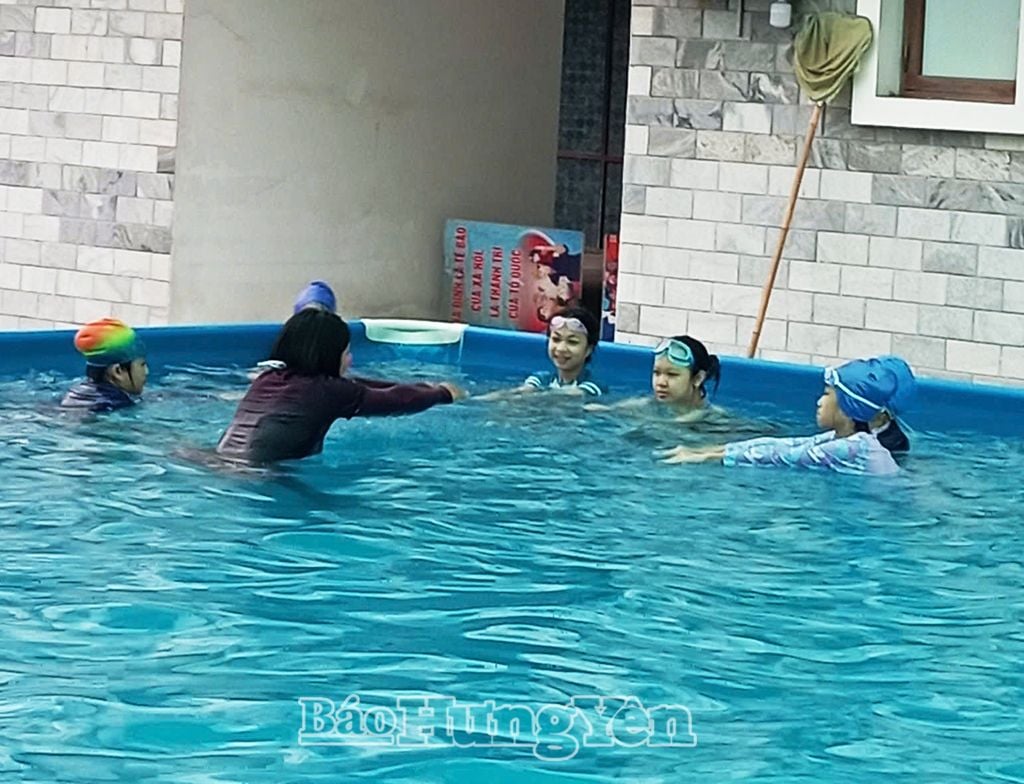 Teaching children swimming skills helps prevent drowning accidents
