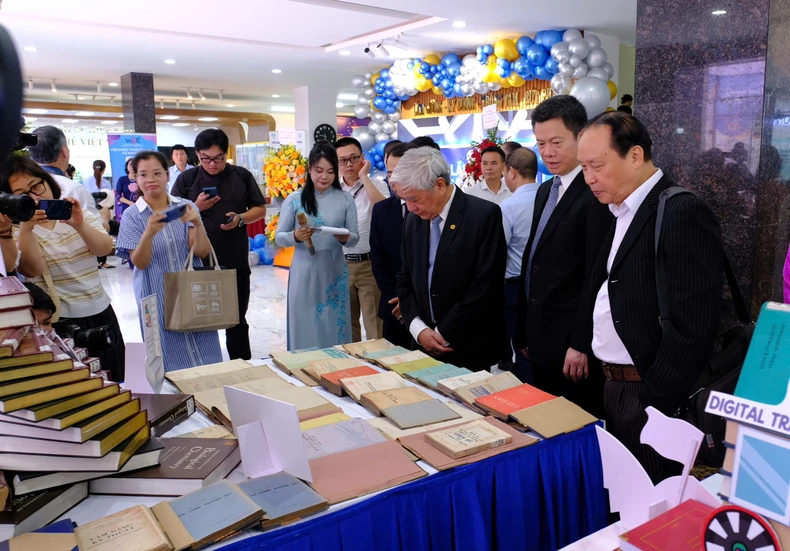 Triển lãm sách khoa học và công nghệ, "Khám phá tri thức-kiến tạo tương lai" ảnh 1